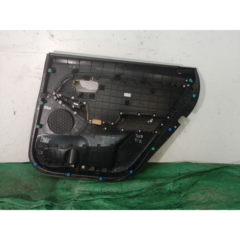 Recambio de guarnecido puerta trasera izquierda para kia carens iv 1.7 crdi referencia OEM IAM   