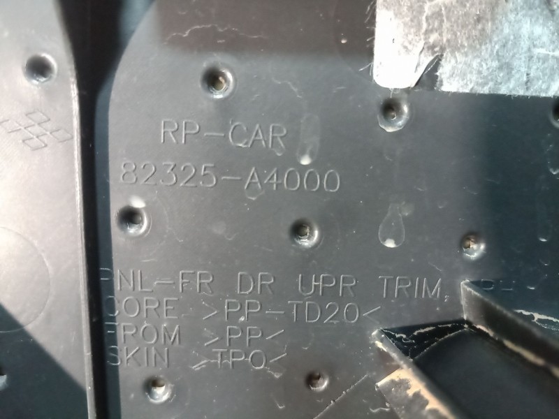 Recambio de guarnecido puerta delantera derecha para kia carens iv 1.7 crdi referencia OEM IAM   