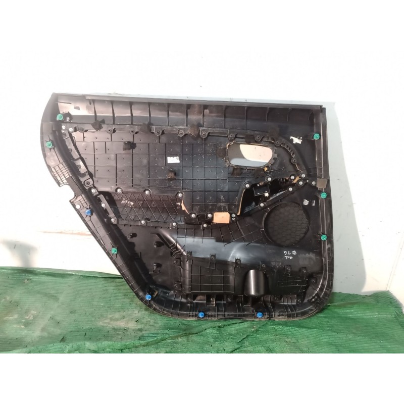 Recambio de guarnecido puerta trasera derecha para kia carens iv 1.7 crdi referencia OEM IAM   