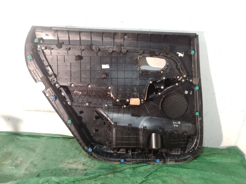 Recambio de guarnecido puerta trasera derecha para kia carens iv 1.7 crdi referencia OEM IAM   