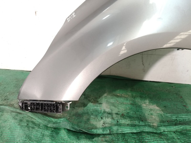 Recambio de aleta delantera izquierda para kia carens iv 1.7 crdi referencia OEM IAM   