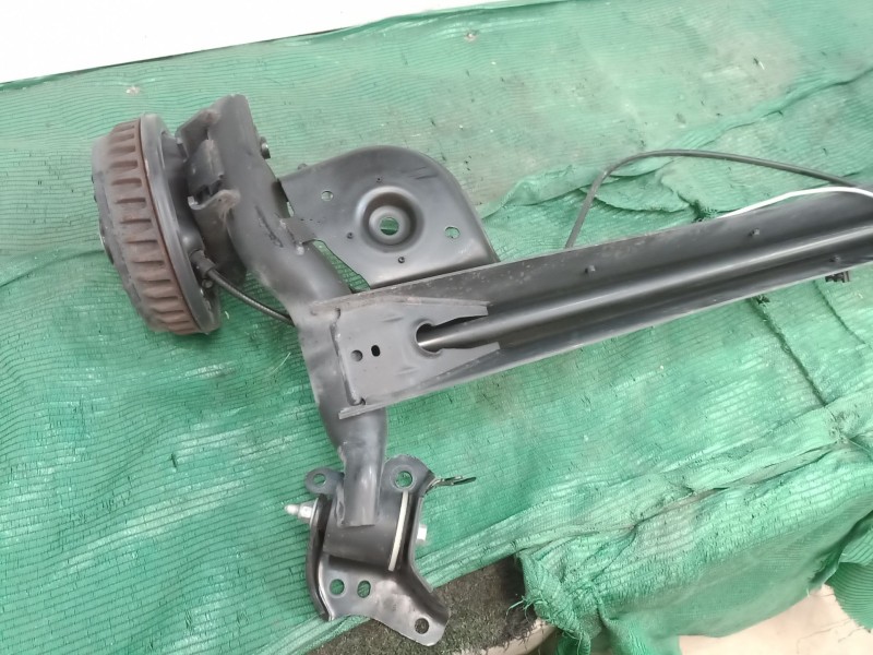 Recambio de puente trasero para renault zoe 2014 referencia OEM IAM   