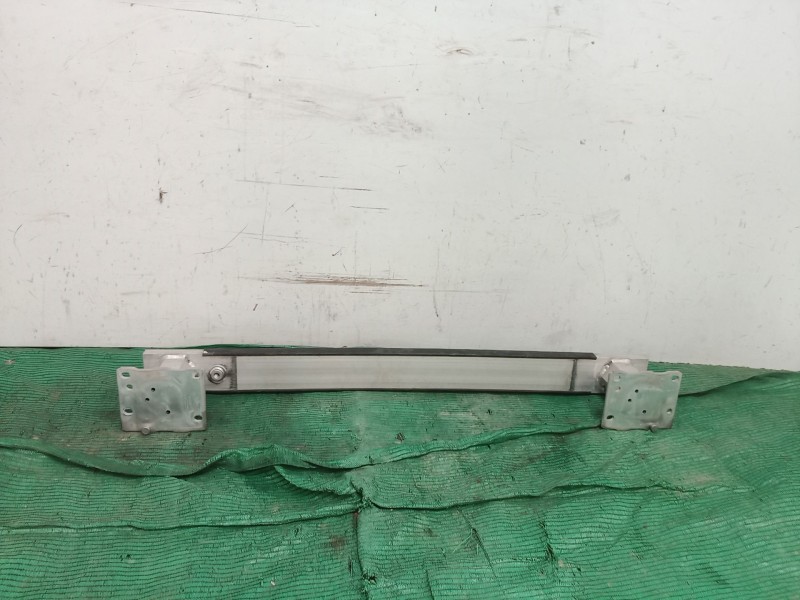 Recambio de refuerzo paragolpes delantero para mercedes-benz clase c (w202) c 180 (202.018) referencia OEM IAM   