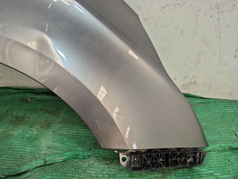 Recambio de aleta delantera derecha para kia carens iv 1.7 crdi referencia OEM IAM   