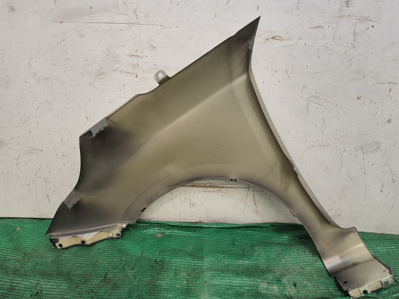 Recambio de aleta delantera derecha para kia carens iv 1.7 crdi referencia OEM IAM   