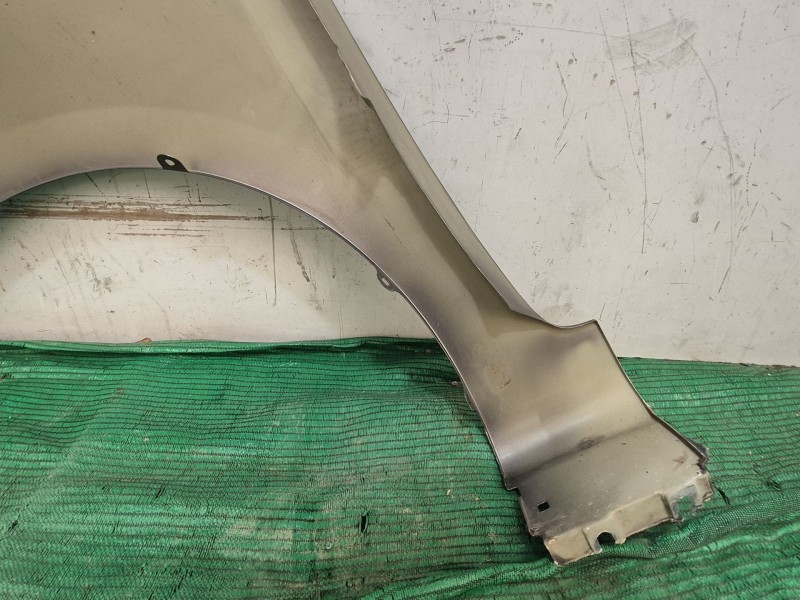 Recambio de aleta delantera derecha para kia carens iv 1.7 crdi referencia OEM IAM   