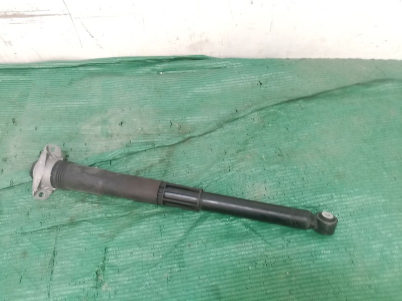 Recambio de amortiguador trasero para seat ateca (kh7, khp) 1.0 tsi referencia OEM IAM   