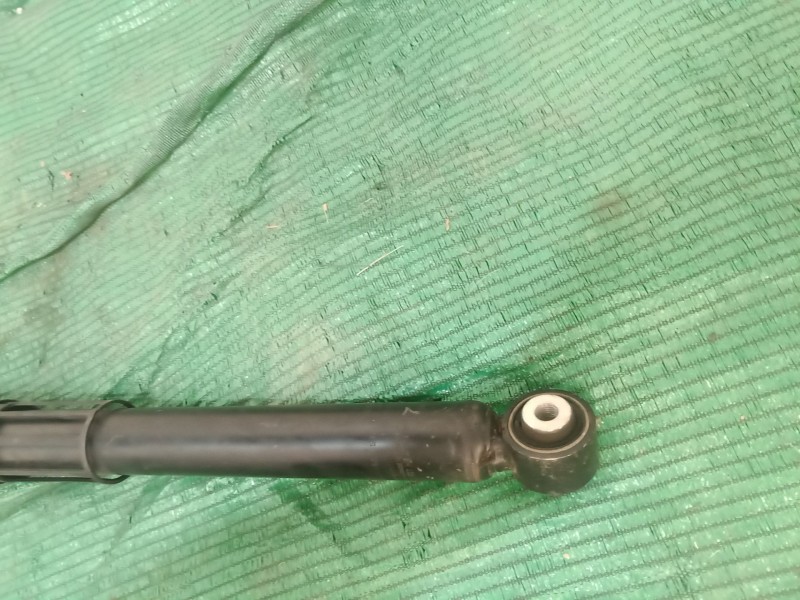 Recambio de amortiguador trasero para seat ateca (kh7, khp) 1.0 tsi referencia OEM IAM   