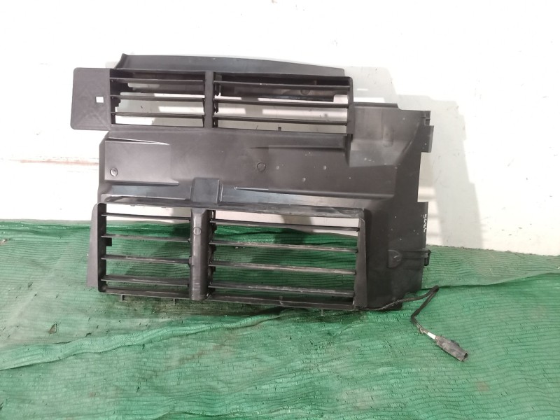 Recambio de rejilla delantera para ford focus iii sedán 1.0 ecoboost referencia OEM IAM F1EB8475 F1EB8475 F1EB8475