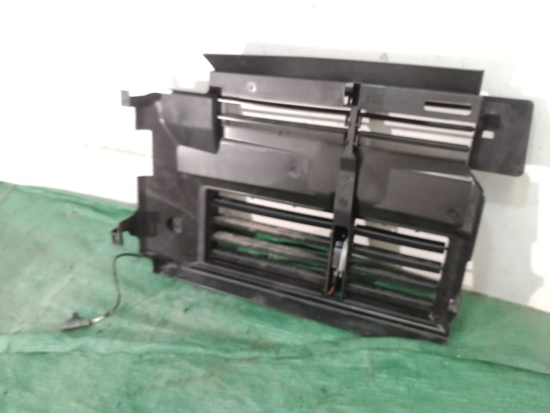 Recambio de rejilla delantera para ford focus iii sedán 1.0 ecoboost referencia OEM IAM F1EB8475 F1EB8475 F1EB8475