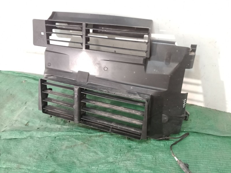 Recambio de rejilla delantera para ford focus iii sedán 1.0 ecoboost referencia OEM IAM F1EB8475 F1EB8475 F1EB8475