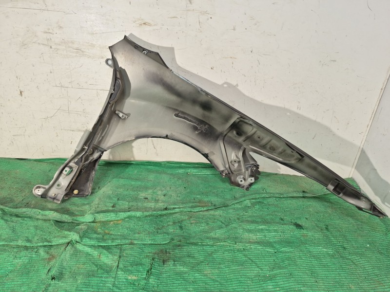 Recambio de aleta delantera izquierda para mazda 6 sedán (gh) 2.0 mzr (ghefp) referencia OEM IAM   