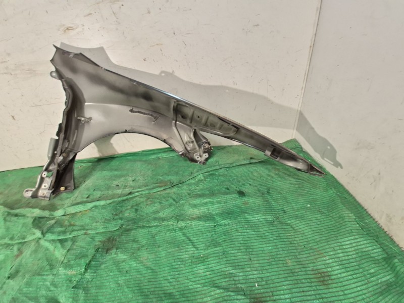 Recambio de aleta delantera izquierda para mazda 6 sedán (gh) 2.0 mzr (ghefp) referencia OEM IAM   