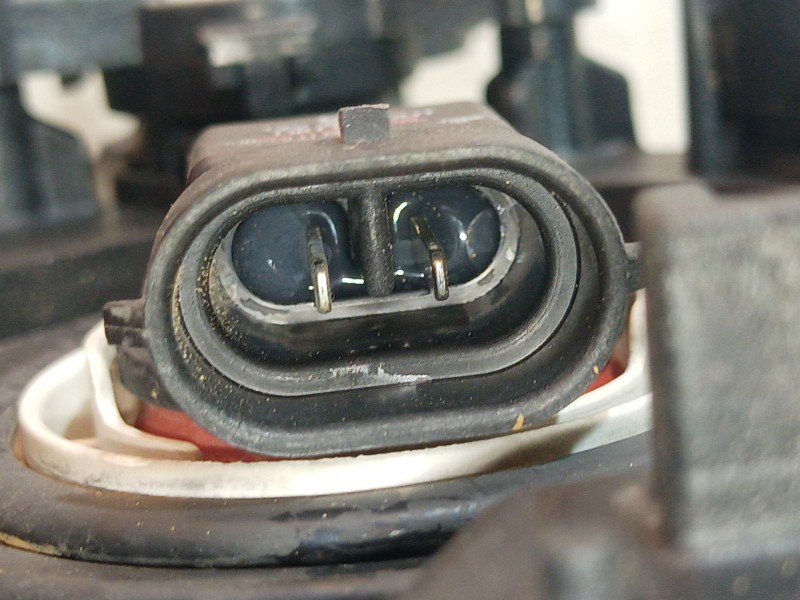 Recambio de faro antiniebla izquierdo para kia carens iv 1.7 crdi referencia OEM IAM   