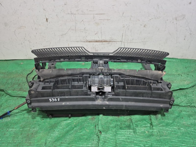 Recambio de panel frontal para volkswagen tiguan (ad1, ax1) 1.5 tsi referencia OEM IAM 5NA805 5NA805 5NA805