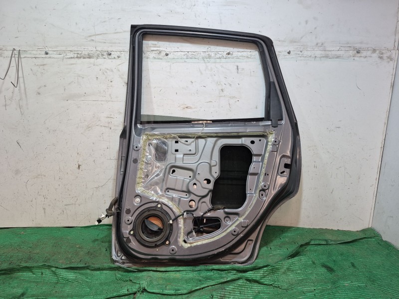 Recambio de puerta trasera derecha para nissan note (e11e) acenta referencia OEM IAM   