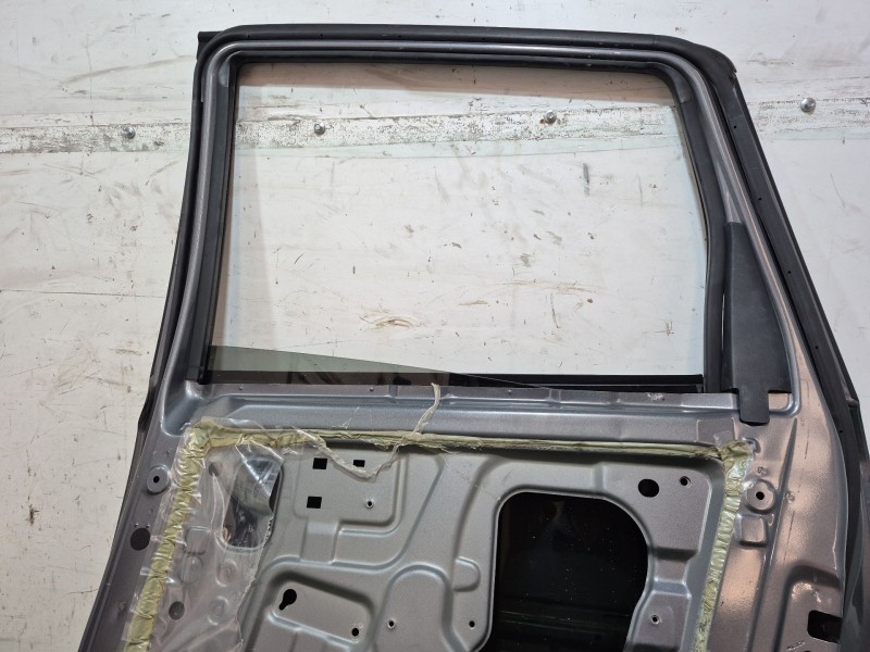 Recambio de puerta trasera derecha para nissan note (e11e) acenta referencia OEM IAM   