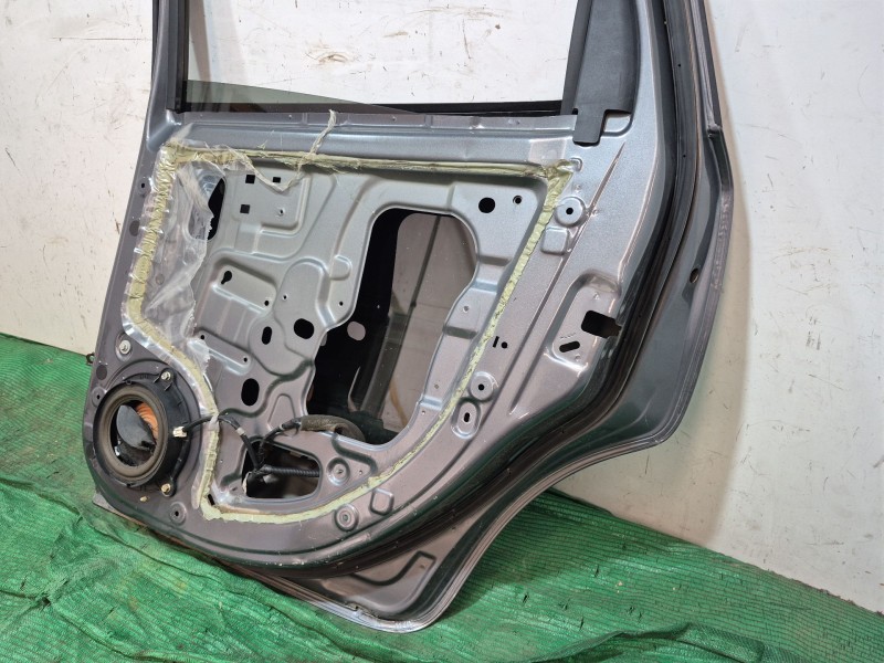 Recambio de puerta trasera derecha para nissan note (e11e) acenta referencia OEM IAM   