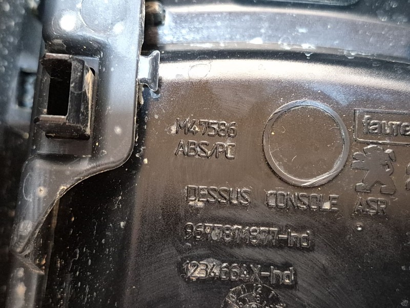 Recambio de consola central trasera para peugeot 2008 i (cu_) 1.6 hdi referencia OEM IAM   
