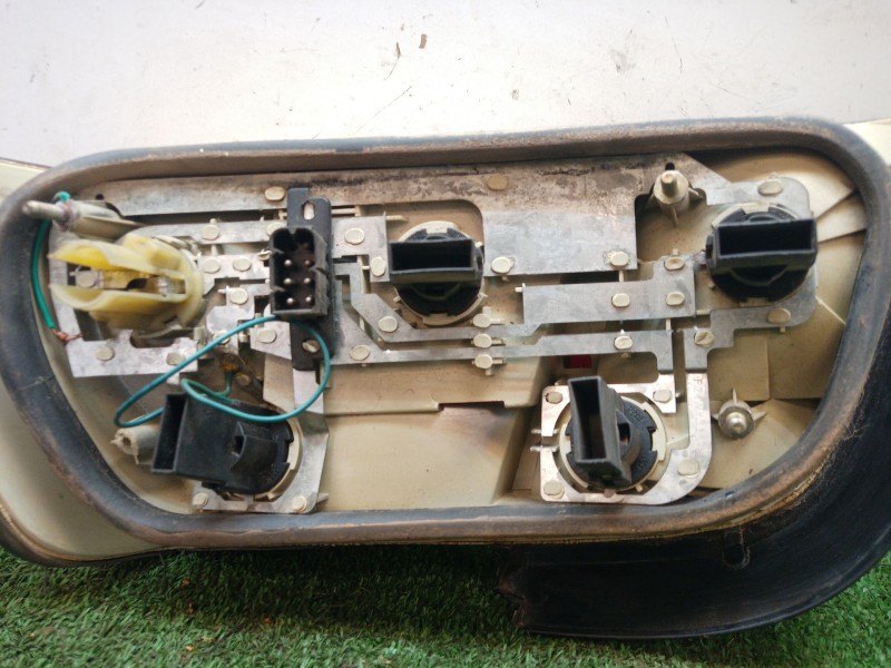 Recambio de piloto trasero izquierdo para bmw 3 coupé (e36) 318 is referencia OEM IAM 29540102 29540102 29540102