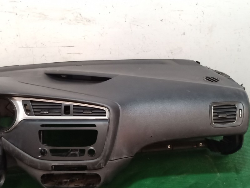 Recambio de salpicadero para kia cee´d (jd) 1.4 crdi 90 referencia OEM IAM   
