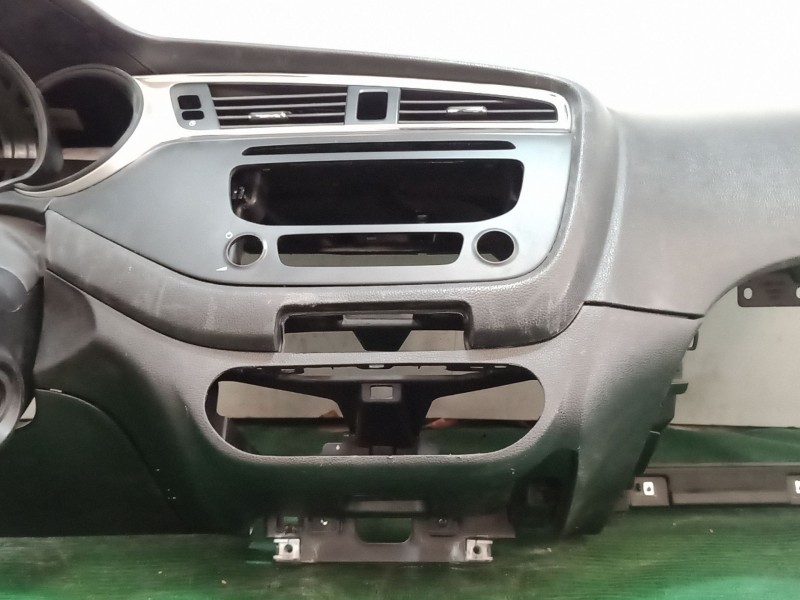 Recambio de salpicadero para kia cee´d (jd) 1.4 crdi 90 referencia OEM IAM   