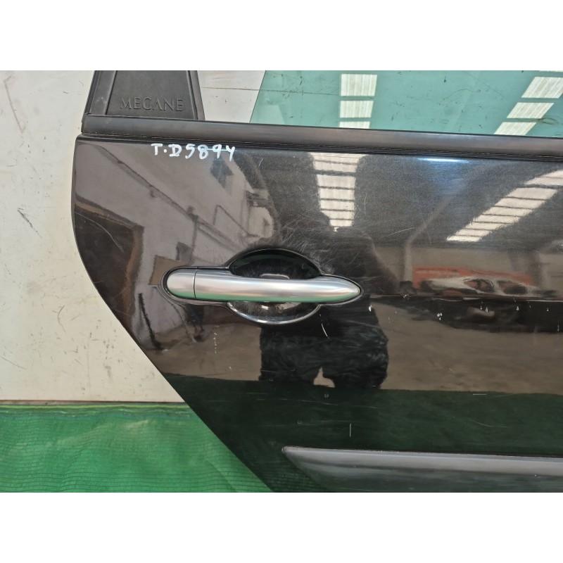 Recambio de puerta trasera derecha para renault grand scénic ii (jm0/1_) 1.9 dci (jm14) referencia OEM IAM   