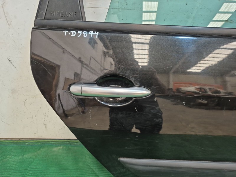 Recambio de puerta trasera derecha para renault grand scénic ii (jm0/1_) 1.9 dci (jm14) referencia OEM IAM   