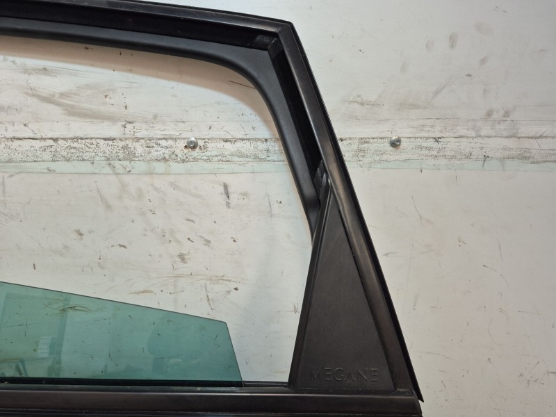 Recambio de puerta trasera izquierda para renault grand scénic ii (jm0/1_) 1.9 dci (jm14) referencia OEM IAM   