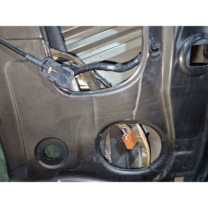 Recambio de puerta delantera izquierda para renault grand scénic ii (jm0/1_) 1.9 dci (jm14) referencia OEM IAM   