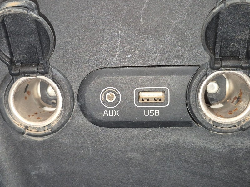 Recambio de consola central trasera para kia cee´d (jd) 1.4 crdi 90 referencia OEM IAM   