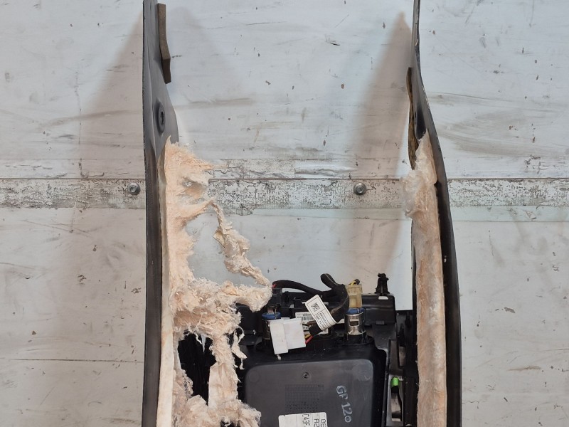 Recambio de consola central trasera para kia cee´d (jd) 1.4 crdi 90 referencia OEM IAM   