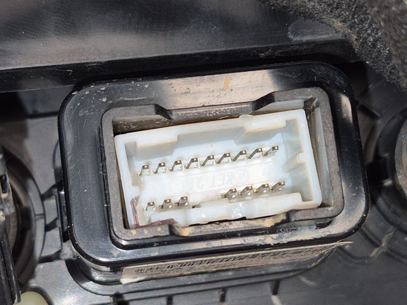 Recambio de consola central trasera para kia cee´d (jd) 1.4 crdi 90 referencia OEM IAM   