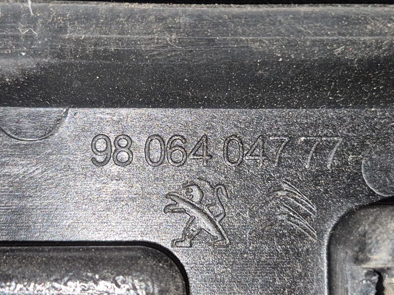 Recambio de molduras traseras para peugeot 2008 i (cu_) 1.6 hdi referencia OEM IAM   