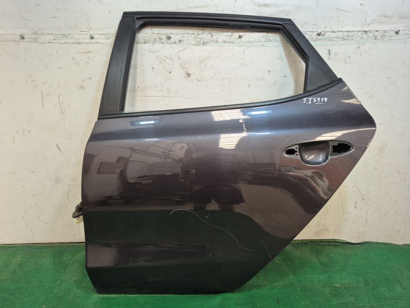 Recambio de puerta trasera izquierda para kia cee´d (jd) 1.4 crdi 90 referencia OEM IAM   
