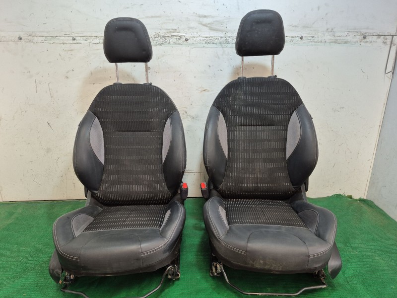 Recambio de asientos delanteros para peugeot 2008 i (cu_) 1.6 hdi referencia OEM IAM   