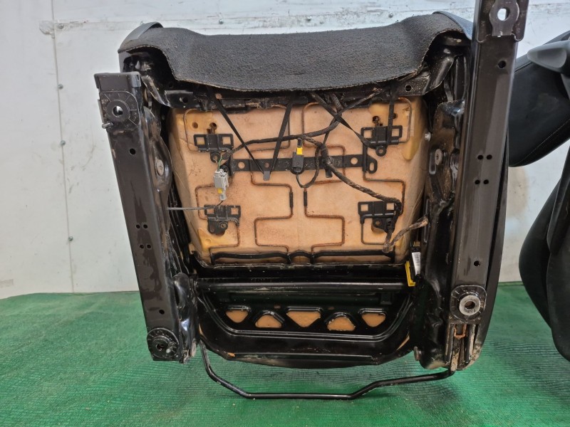 Recambio de asientos delanteros para peugeot 2008 i (cu_) 1.6 hdi referencia OEM IAM   