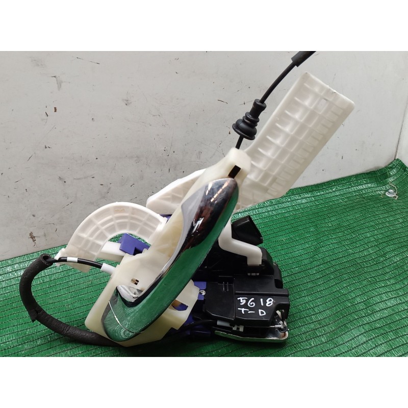 Recambio de cerradura puerta trasera derecha para kia carens iv 1.7 crdi referencia OEM IAM   