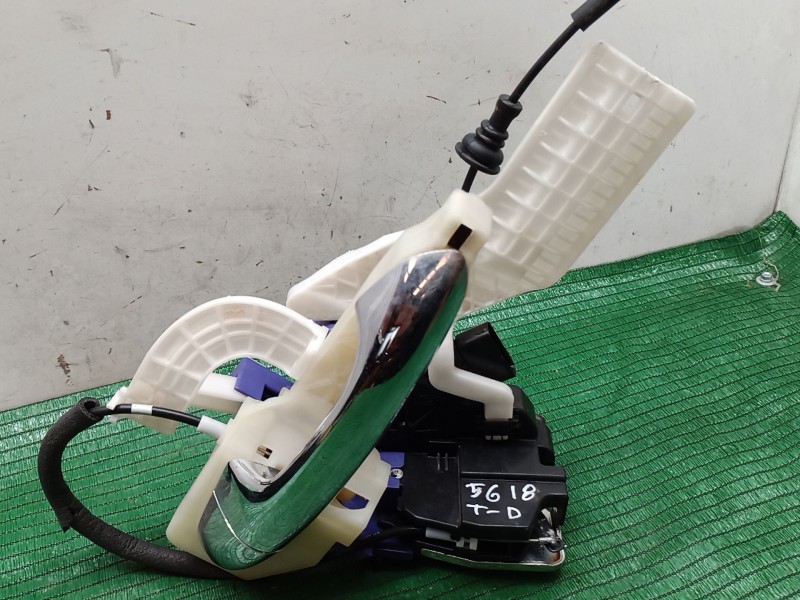 Recambio de cerradura puerta trasera derecha para kia carens iv 1.7 crdi referencia OEM IAM   