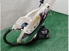 Recambio de cerradura puerta trasera derecha para kia carens iv 1.7 crdi referencia OEM IAM    2