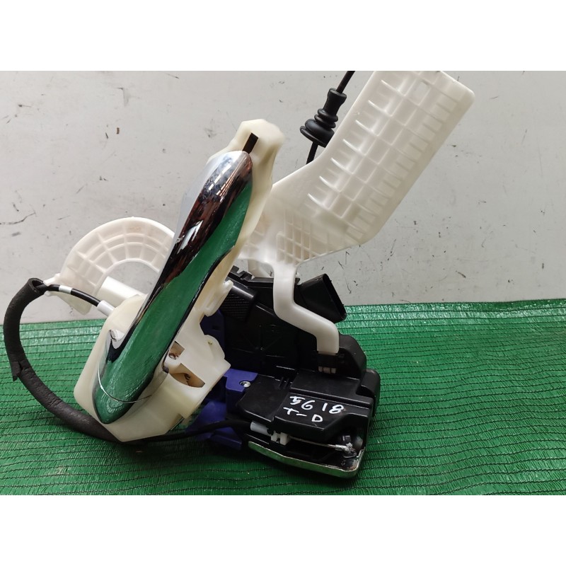 Recambio de cerradura puerta trasera derecha para kia carens iv 1.7 crdi referencia OEM IAM   