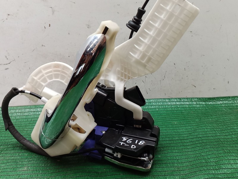 Recambio de cerradura puerta trasera derecha para kia carens iv 1.7 crdi referencia OEM IAM   