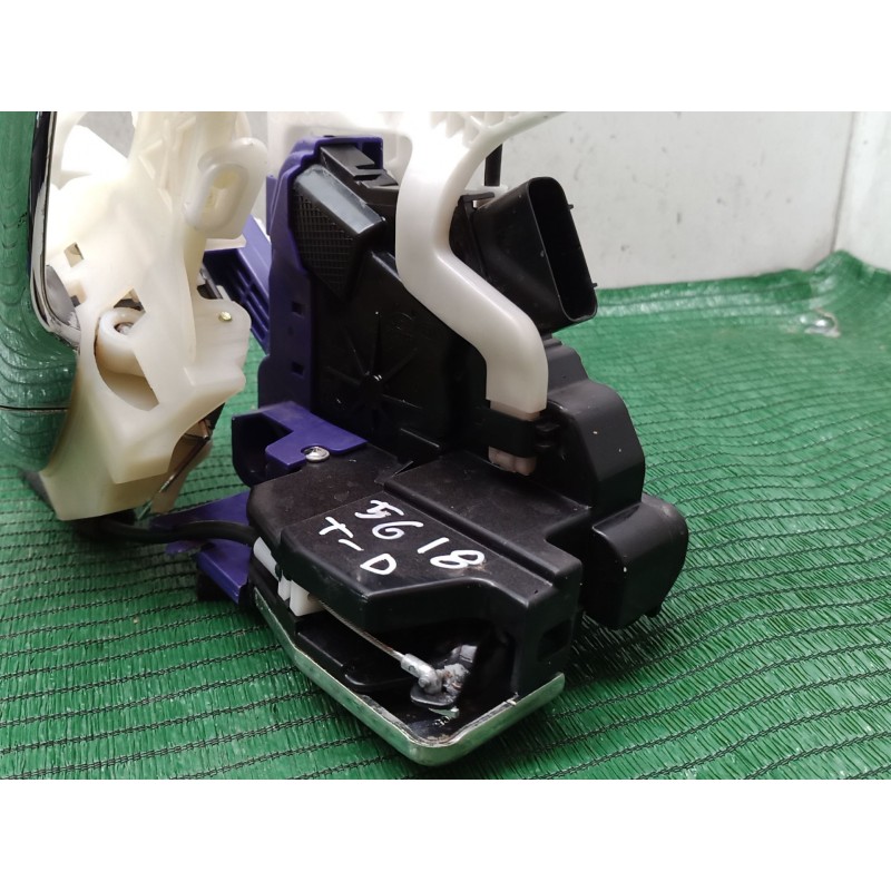 Recambio de cerradura puerta trasera derecha para kia carens iv 1.7 crdi referencia OEM IAM   