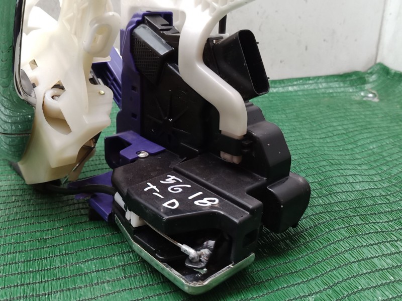 Recambio de cerradura puerta trasera derecha para kia carens iv 1.7 crdi referencia OEM IAM   