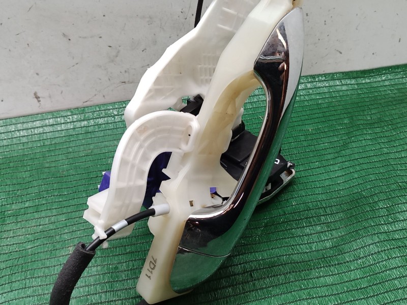 Recambio de cerradura puerta trasera derecha para kia carens iv 1.7 crdi referencia OEM IAM   