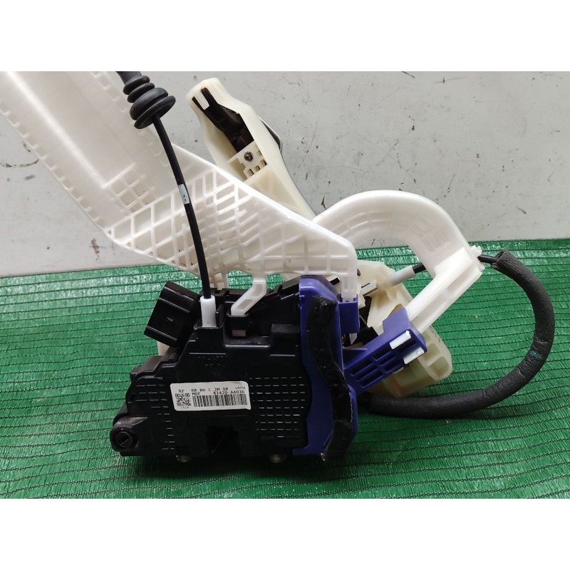 Recambio de cerradura puerta trasera derecha para kia carens iv 1.7 crdi referencia OEM IAM   