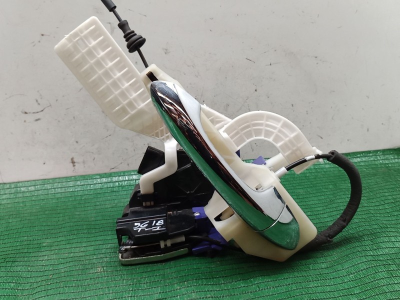 Recambio de cerradura puerta trasera izquierda para kia carens iv 1.7 crdi referencia OEM IAM 81410A4030 81410A4030 81410A4030