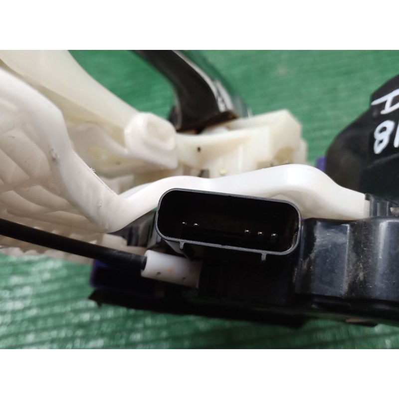 Recambio de cerradura puerta trasera izquierda para kia carens iv 1.7 crdi referencia OEM IAM 81410A4030 81410A4030 81410A4030