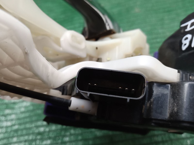 Recambio de cerradura puerta trasera izquierda para kia carens iv 1.7 crdi referencia OEM IAM 81410A4030 81410A4030 81410A4030