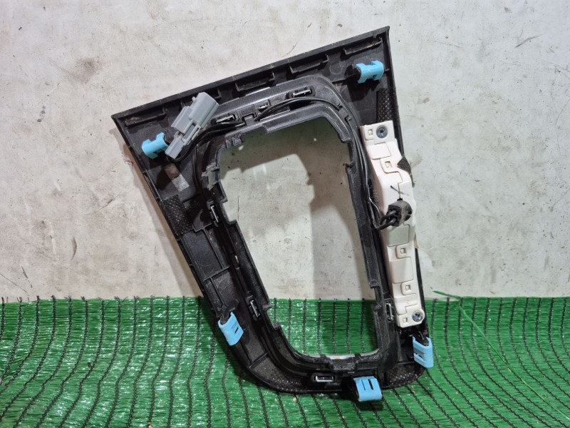 Recambio de guarnecidos palanca cambio para renault arkana i (lcm_, ldn_) 1.3 tce 140 (ldn0) referencia OEM IAM   